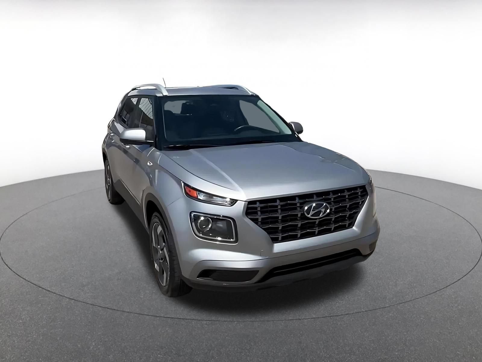 Used 2026 Hyundai Venue SEL FWD image 3