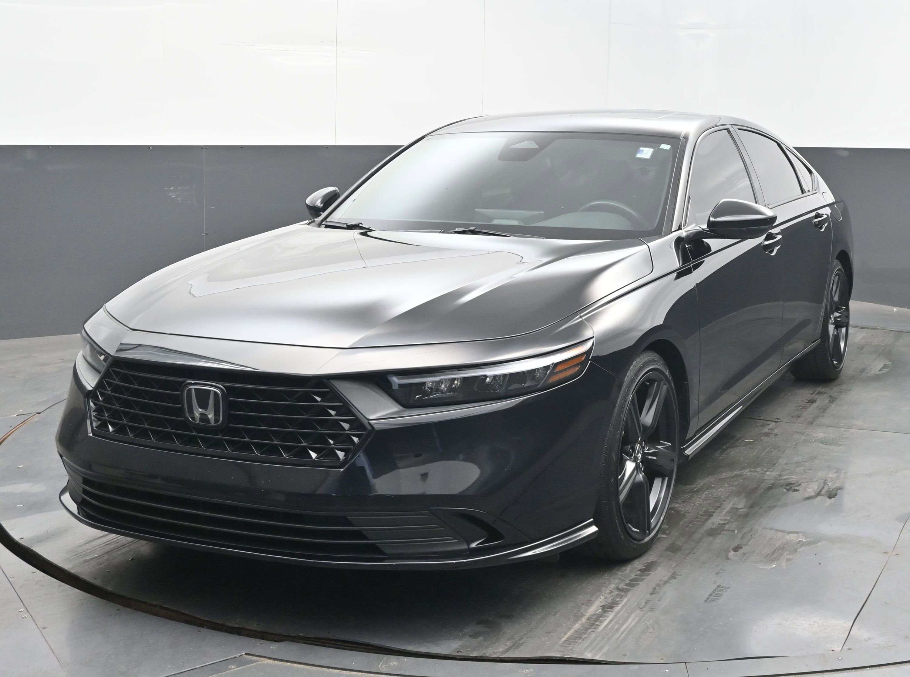 Used 2023 Honda Accord Sport image 3