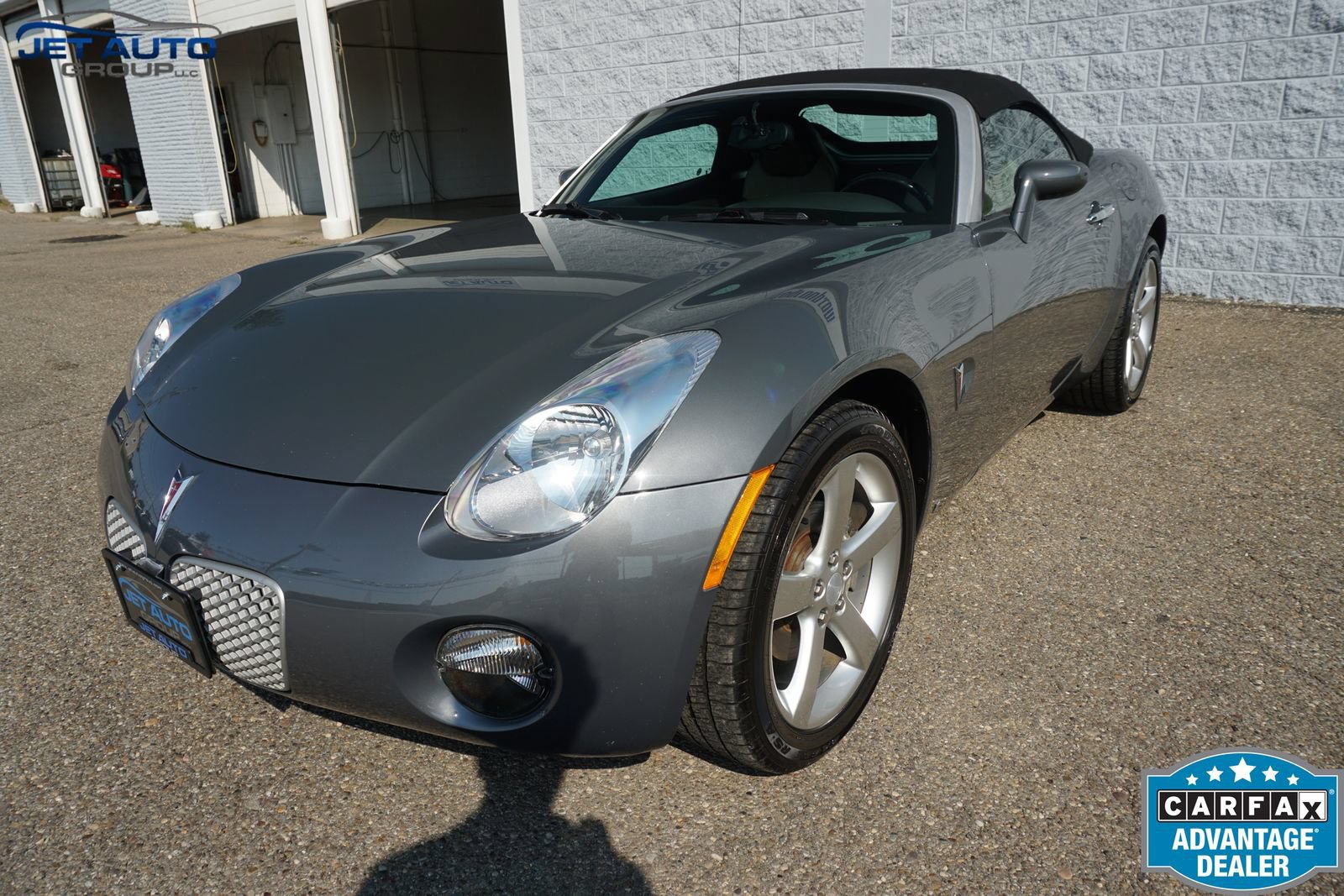 Used 2008 Pontiac Solstice Convertible w/ Premium Package RWD image 3