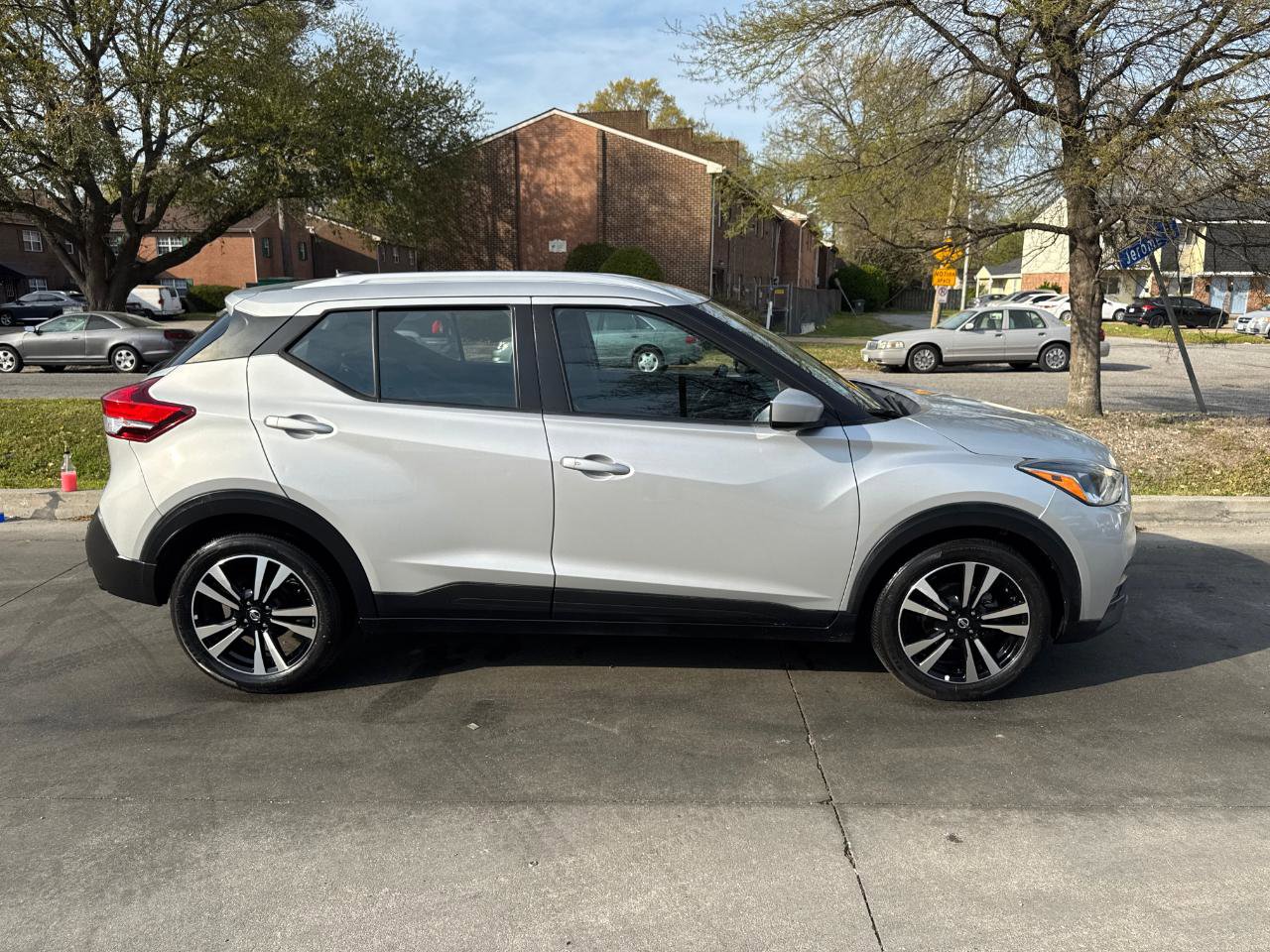 Used 2020 Nissan Kicks SV image 3