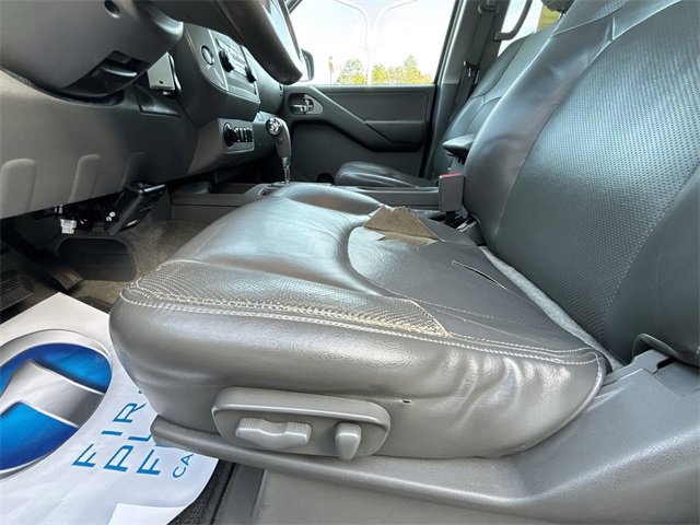 Used 2012 Nissan Frontier SL w/ Moonroof Pkg image 14