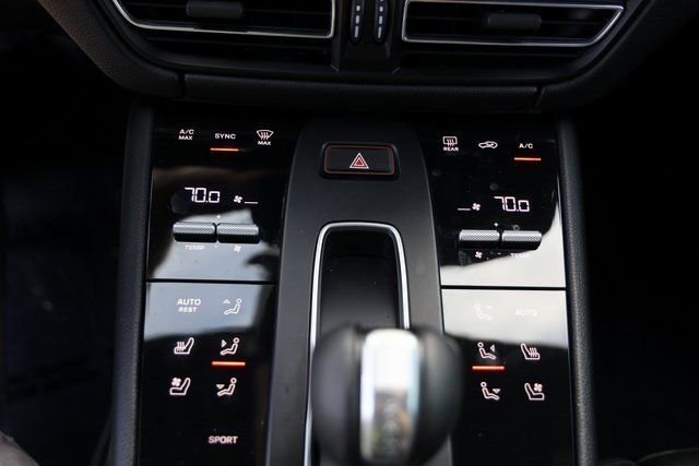 Used 2022 Porsche Macan image 25