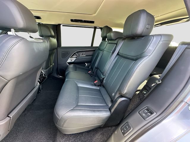 Used 2025 Land Rover Range Rover Long Wheelbase SE AWD/4WD image 25