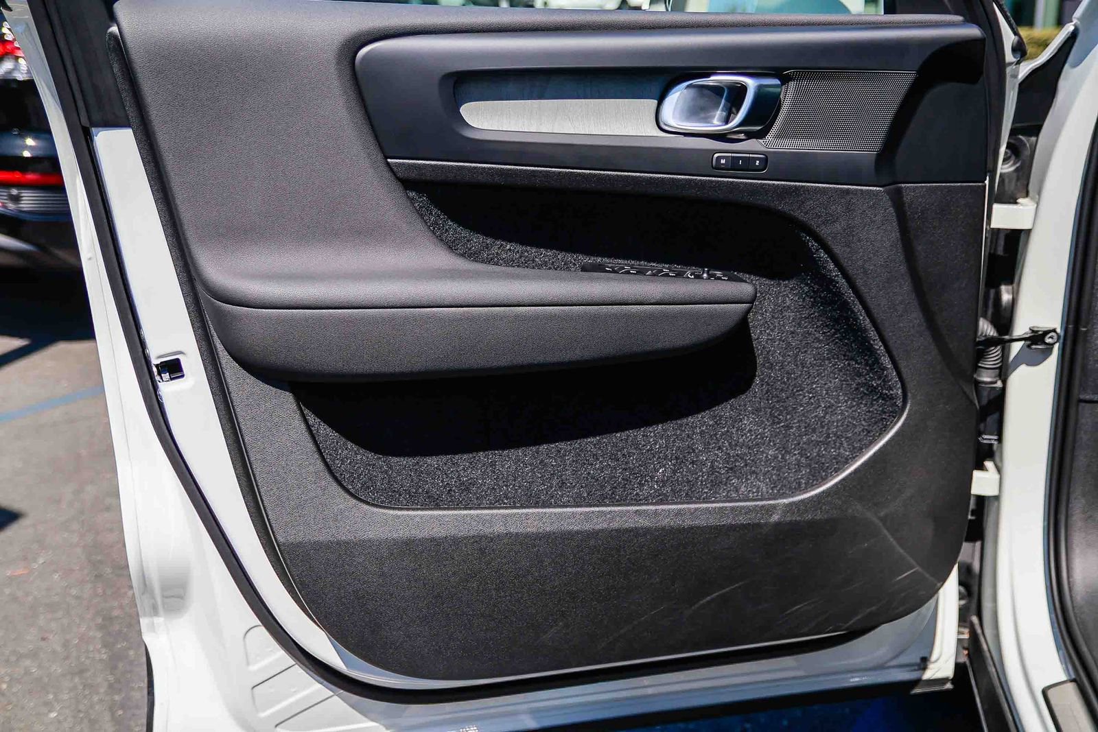 Used 2025 Volvo XC40 B5 Core AWD/4WD image 23