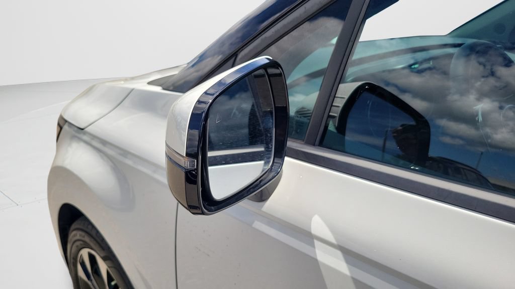 Used 2024 Kia Carnival EX FWD image 27