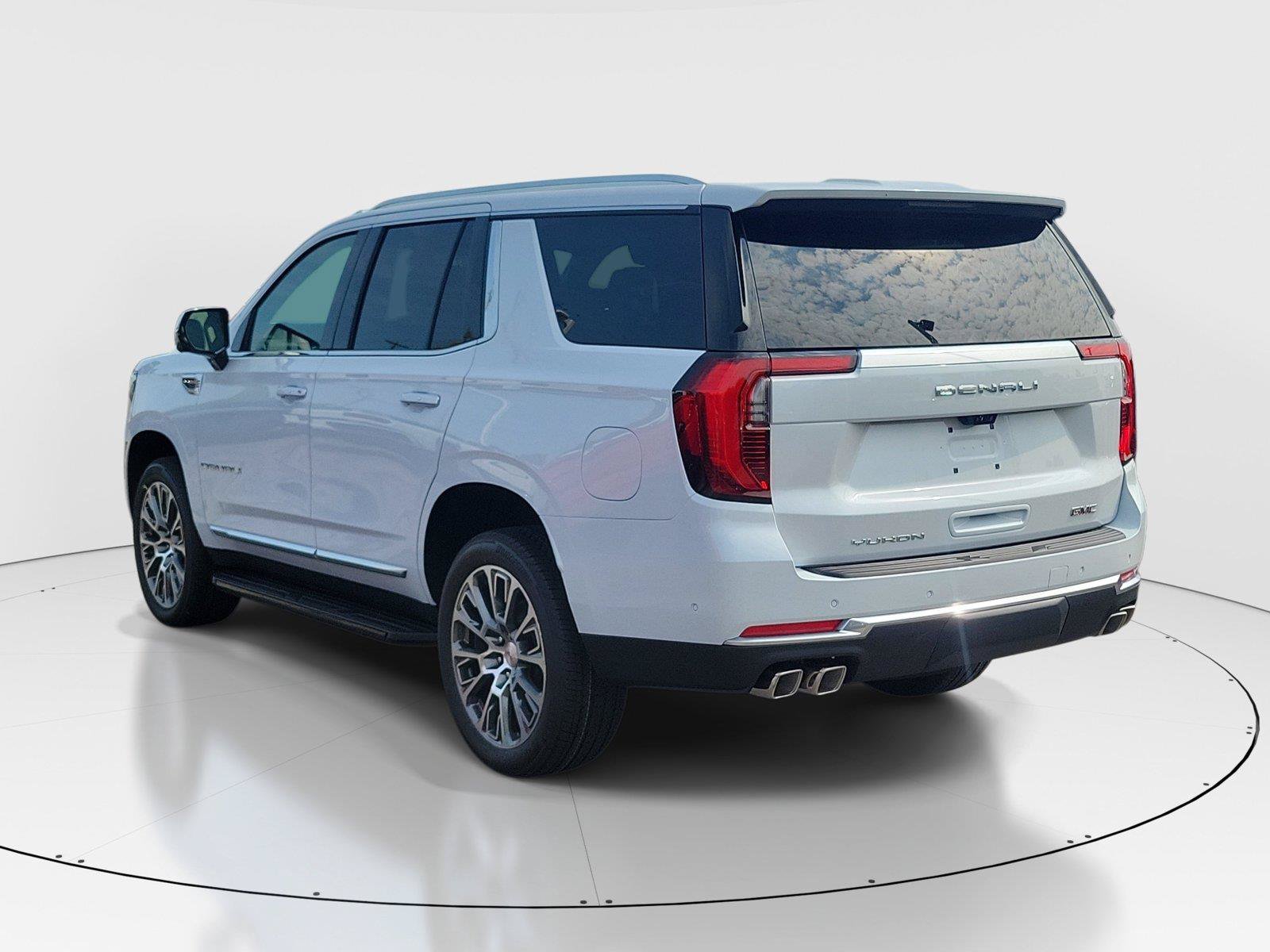 New 2026 GMC Yukon Denali w/ Advanced Technology Package AWD/4WD image 3