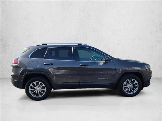 Used 2019 Jeep Cherokee Latitude Plus w/ Cold Weather Group AWD/4WD image 4