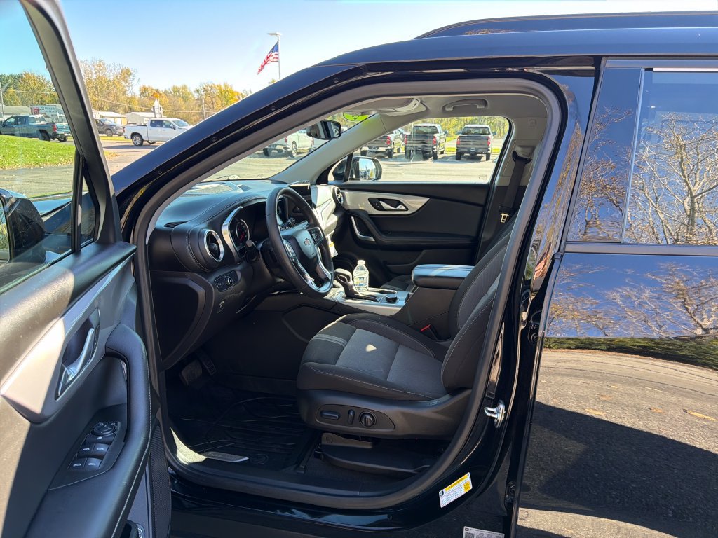 Used 2025 Chevrolet Blazer LT AWD/4WD image 12