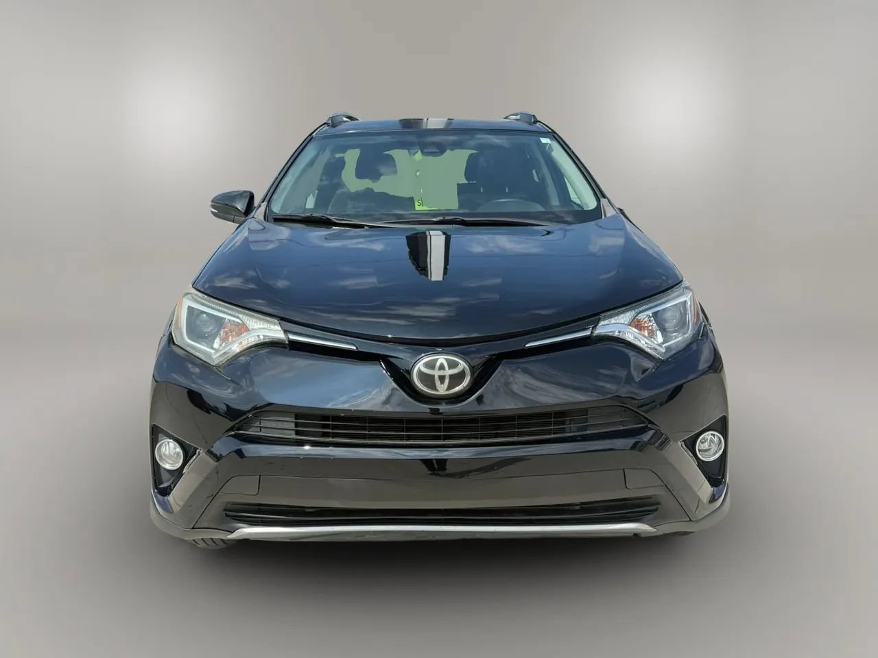 Used 2017 Toyota RAV4 XLE FWD image 2