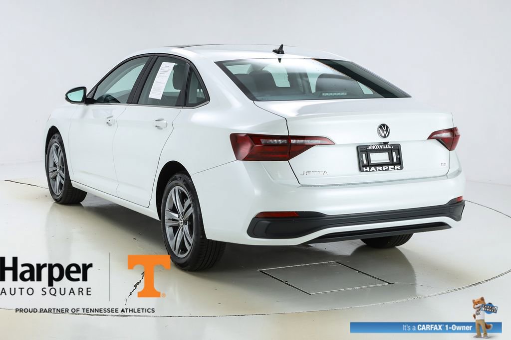 Used 2024 Volkswagen Jetta SE w/ Panoramic Sunroof Package image 7
