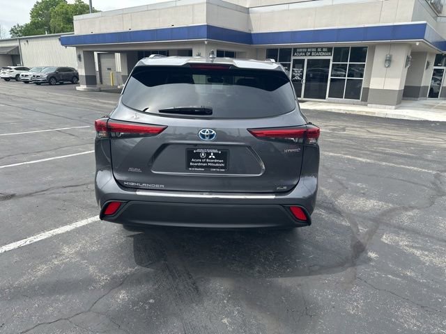 Used 2020 Toyota Highlander XLE AWD/4WD image 4