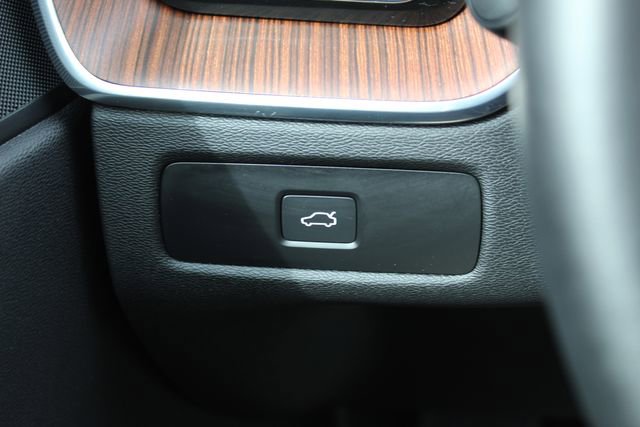 Used 2024 Volvo XC60 B5 Plus image 20