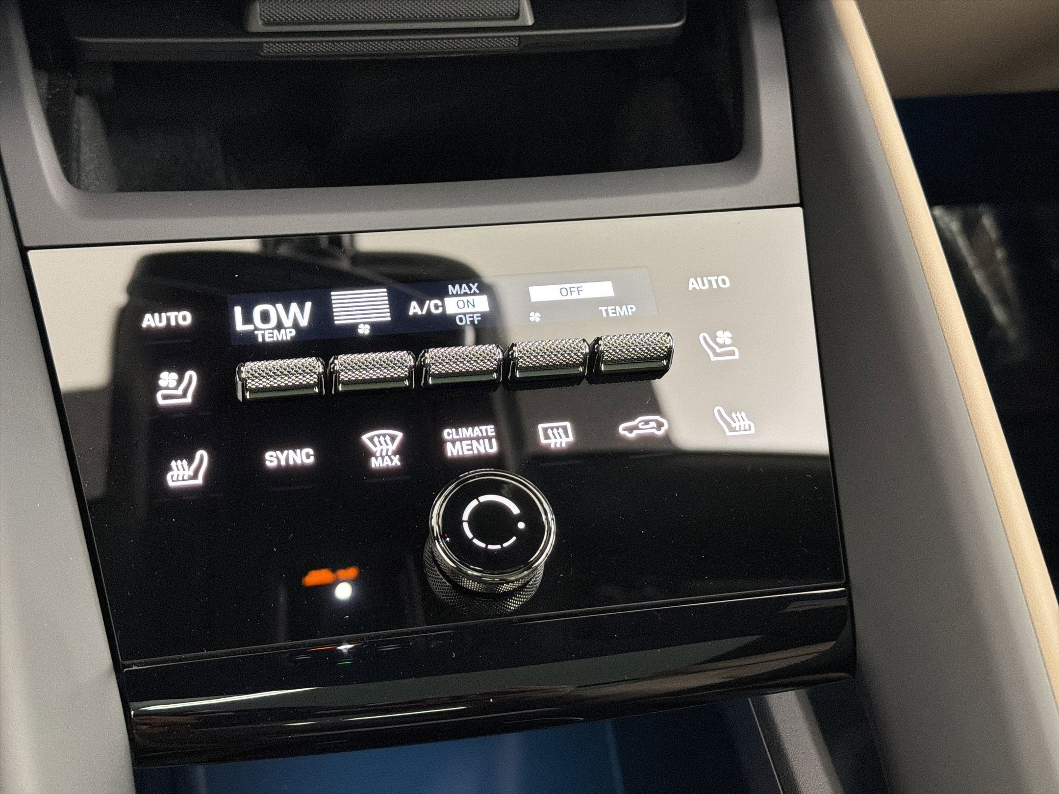 New 2026 Porsche Macan Electric RWD image 16