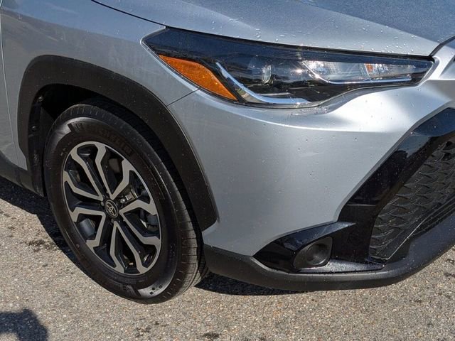 Used 2023 Toyota Corolla Cross SE image 2
