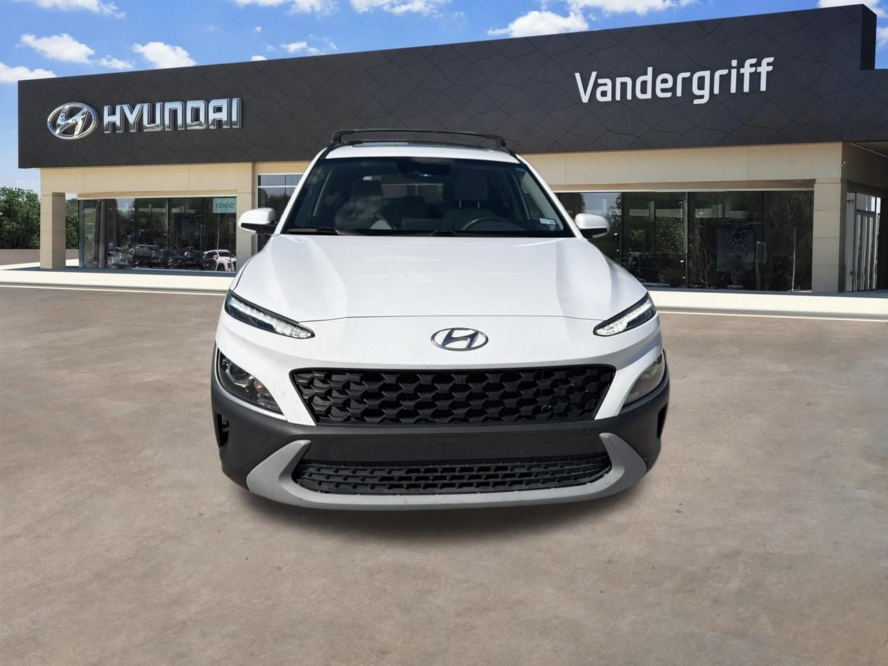 Used 2022 Hyundai Kona SEL w/ Convenience Package FWD image 2