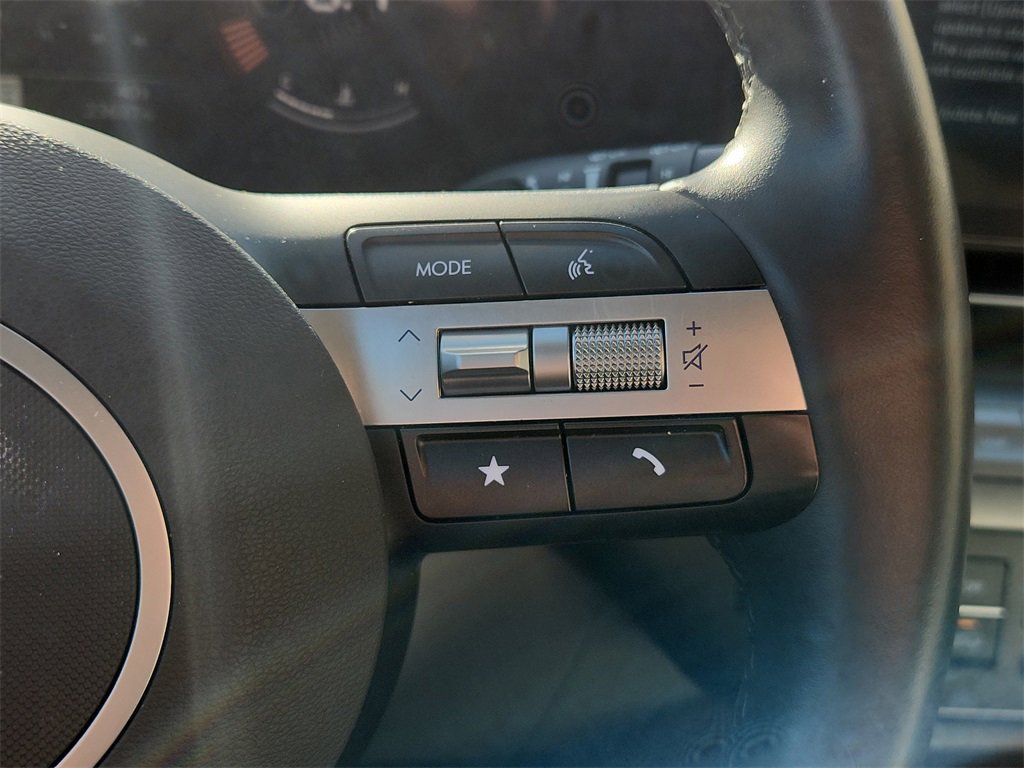 Used 2025 Hyundai Kona SEL image 18