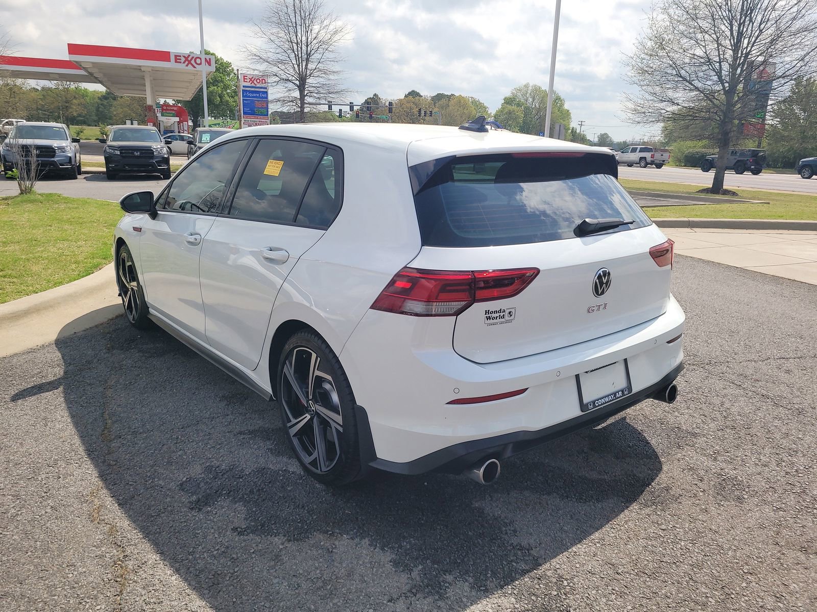 Used 2024 Volkswagen GTI SE w/ MDO Package FWD image 5