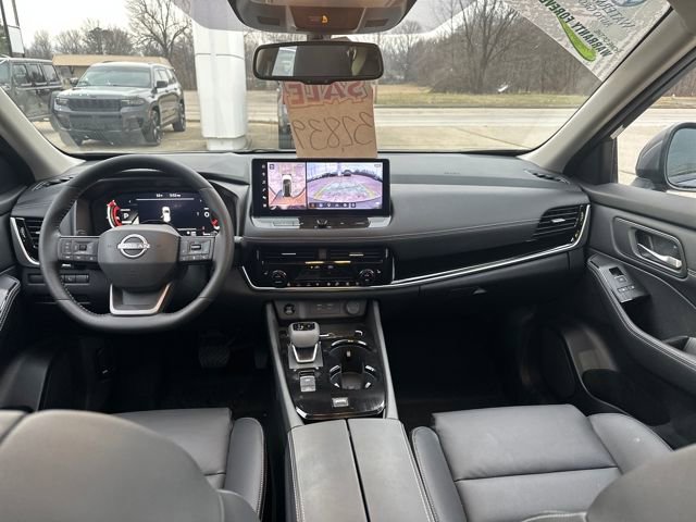 Used 2025 Nissan Rogue SL w/ Tech Package image 12