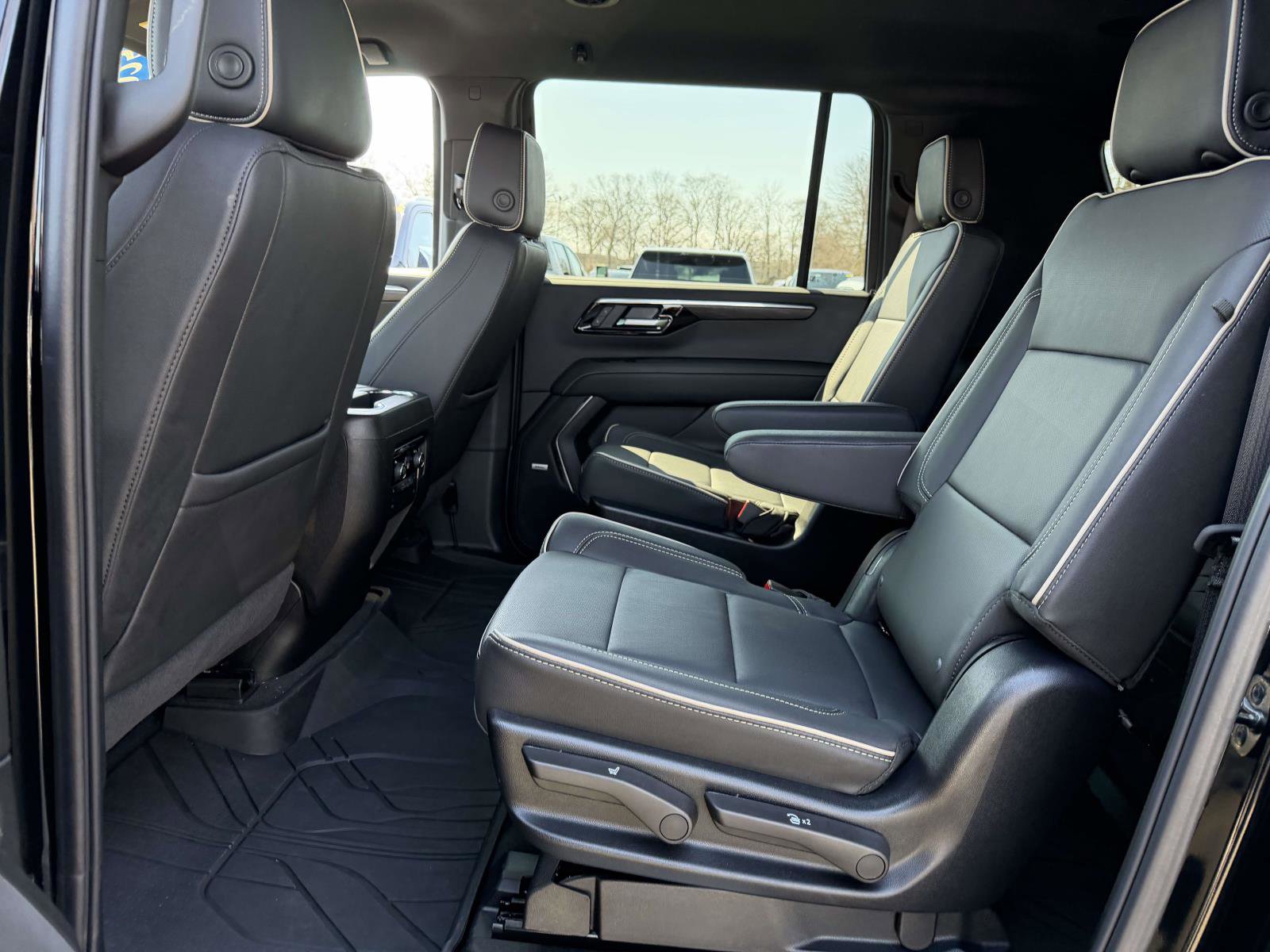 Certified 2025 Chevrolet Suburban Premier AWD/4WD image 13