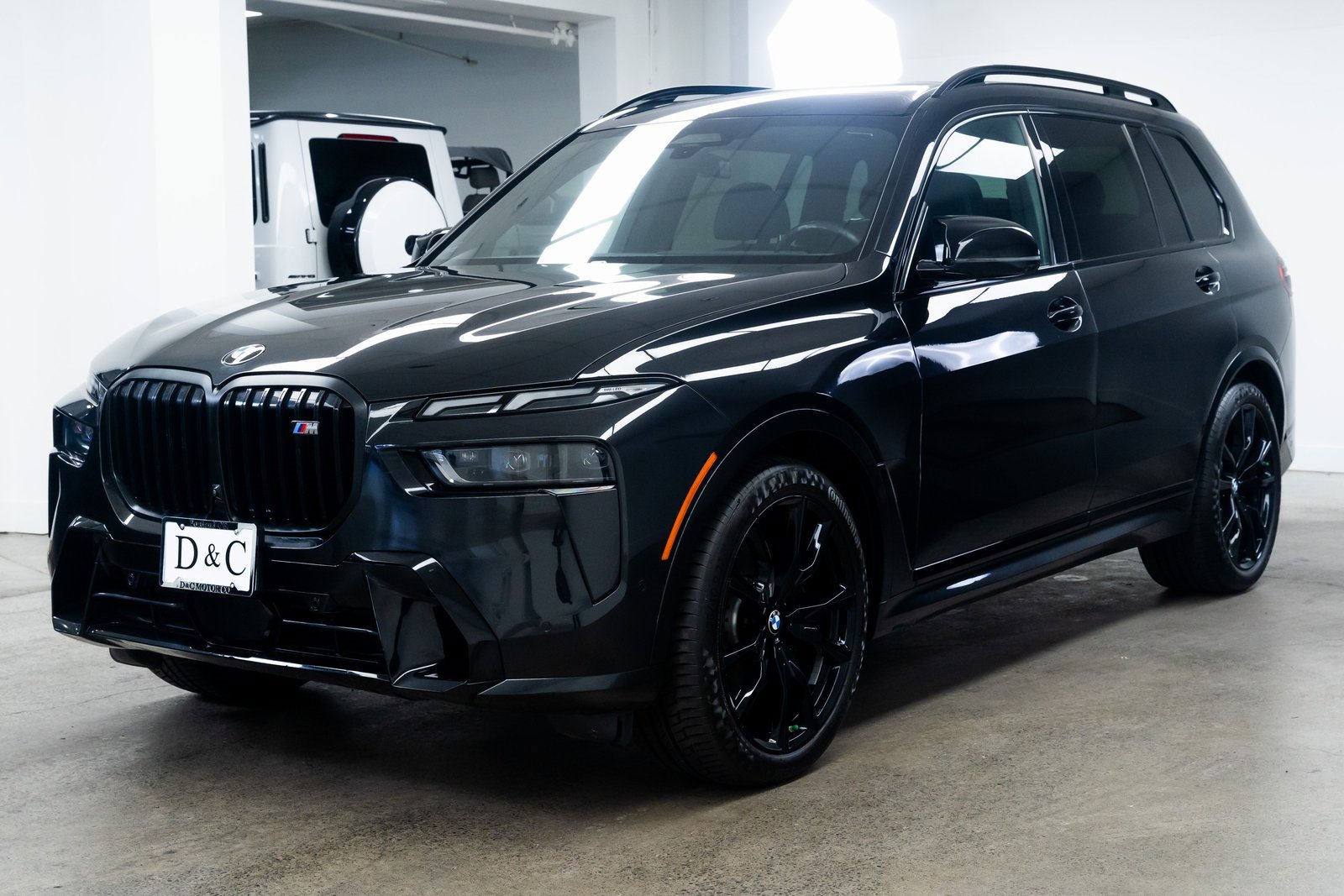 Used 2023 BMW X7 M60i w/ Executive Package image 3