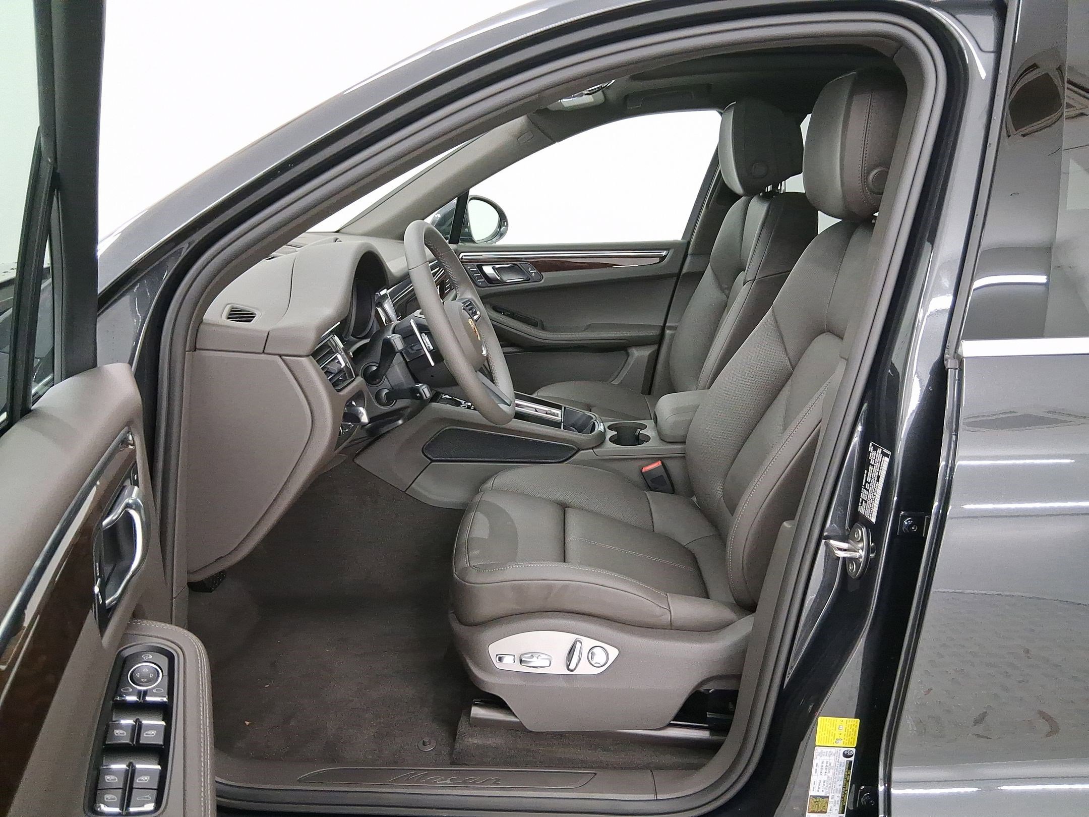 Used 2026 Porsche Macan image 5