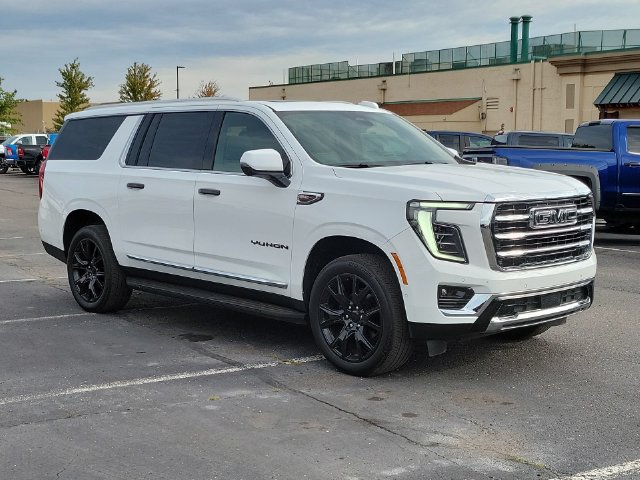 Used 2025 GMC Yukon XL Elevation w/ Elevation Premium Package AWD/4WD image 2