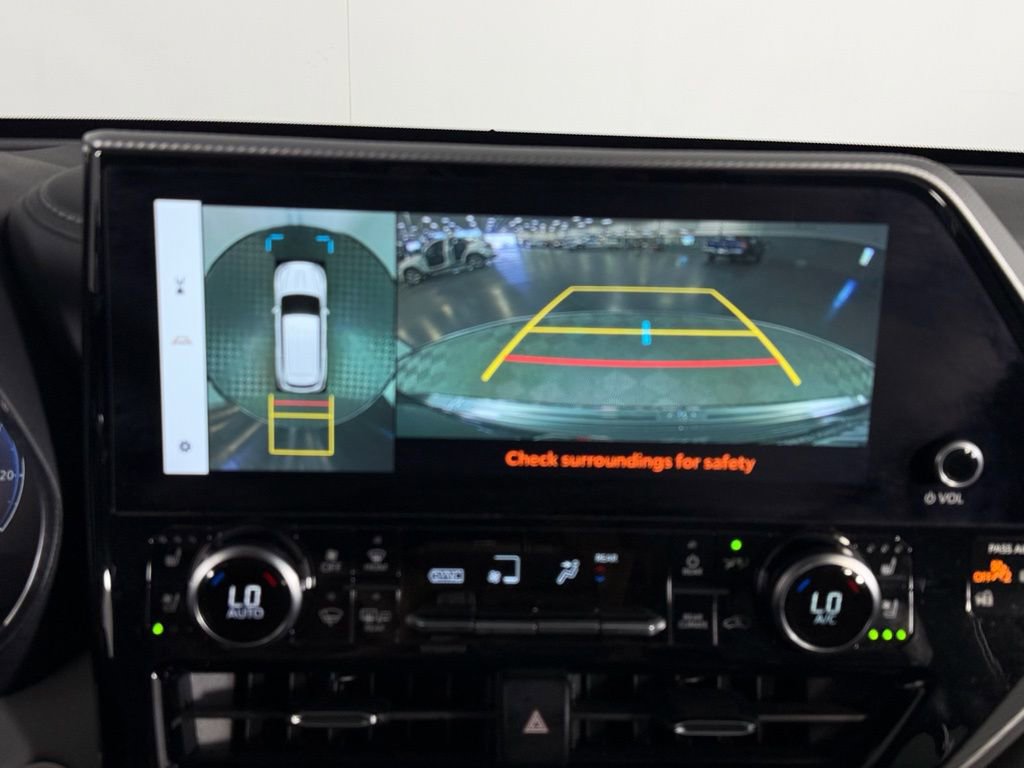 Used 2024 Toyota Highlander Platinum image 14