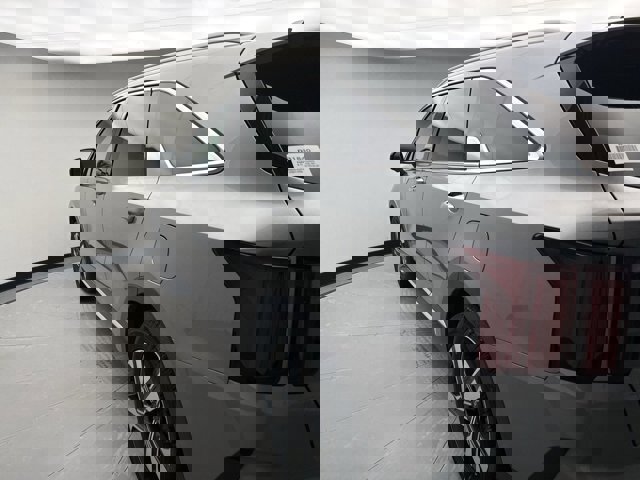 Used 2023 Kia Sorento SX Prestige w/ Panoramic Sunroof Package image 3