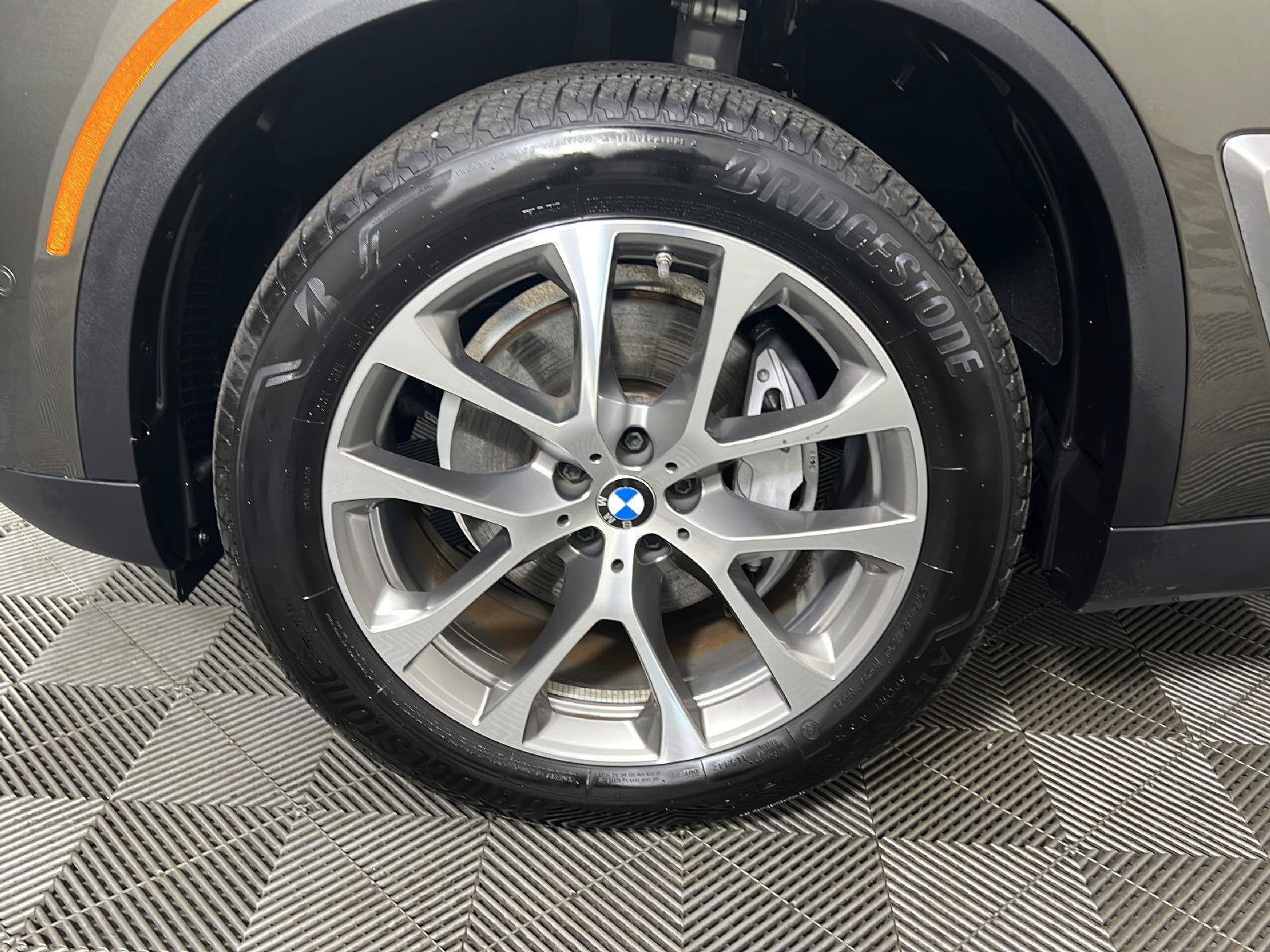 Used 2025 BMW X5 xDrive40i w/ Premium Package AWD/4WD image 14