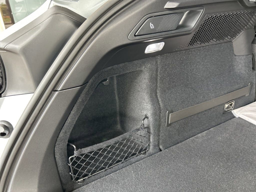 Used 2025 Porsche Macan Electric image 38