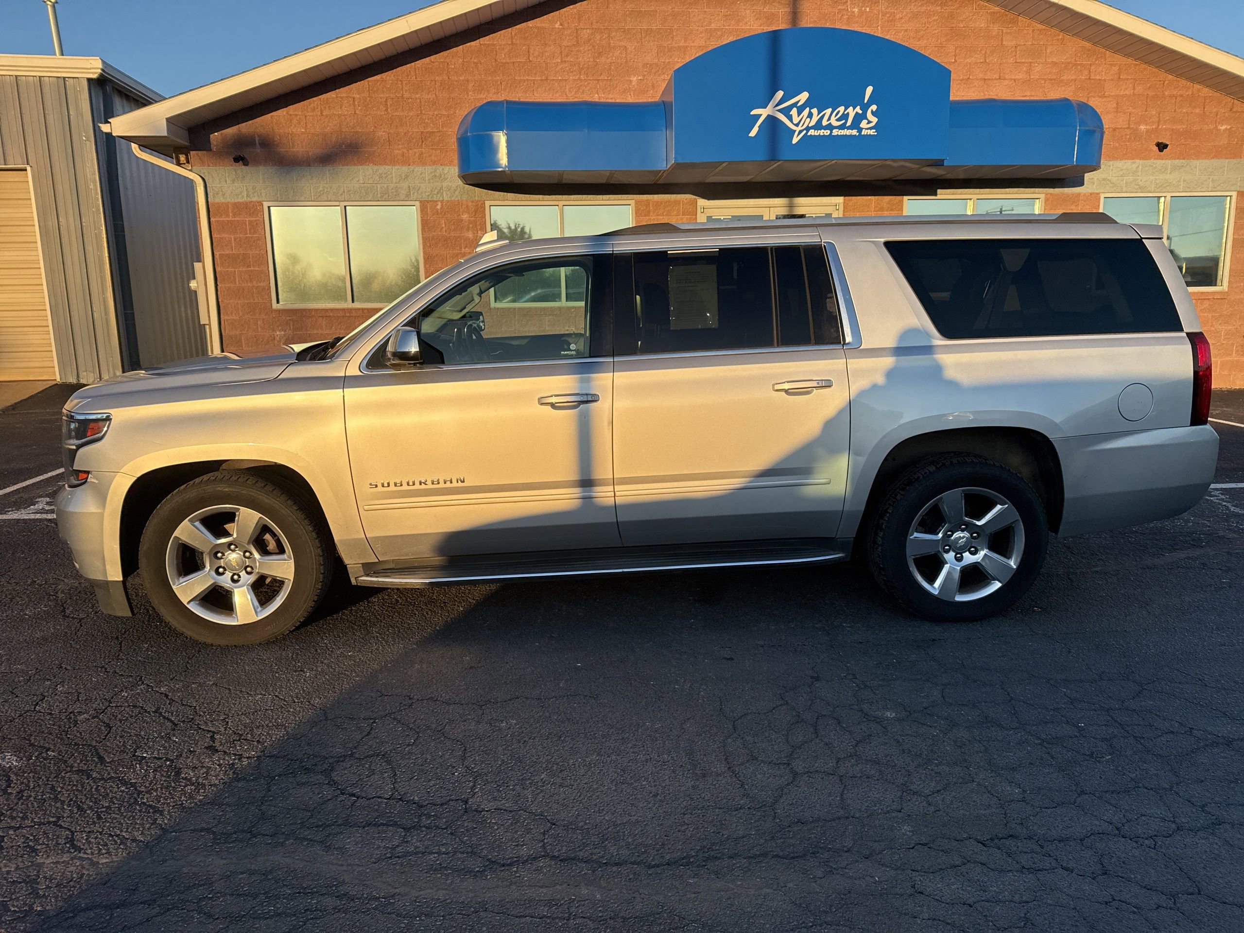 Used 2017 Chevrolet Suburban Premier image 3