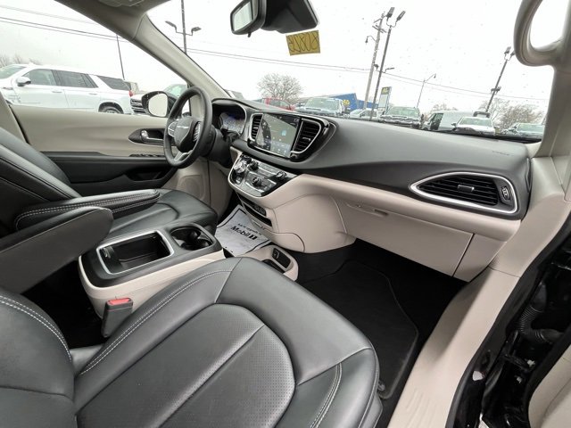 Used 2024 Chrysler Pacifica Touring-L image 81