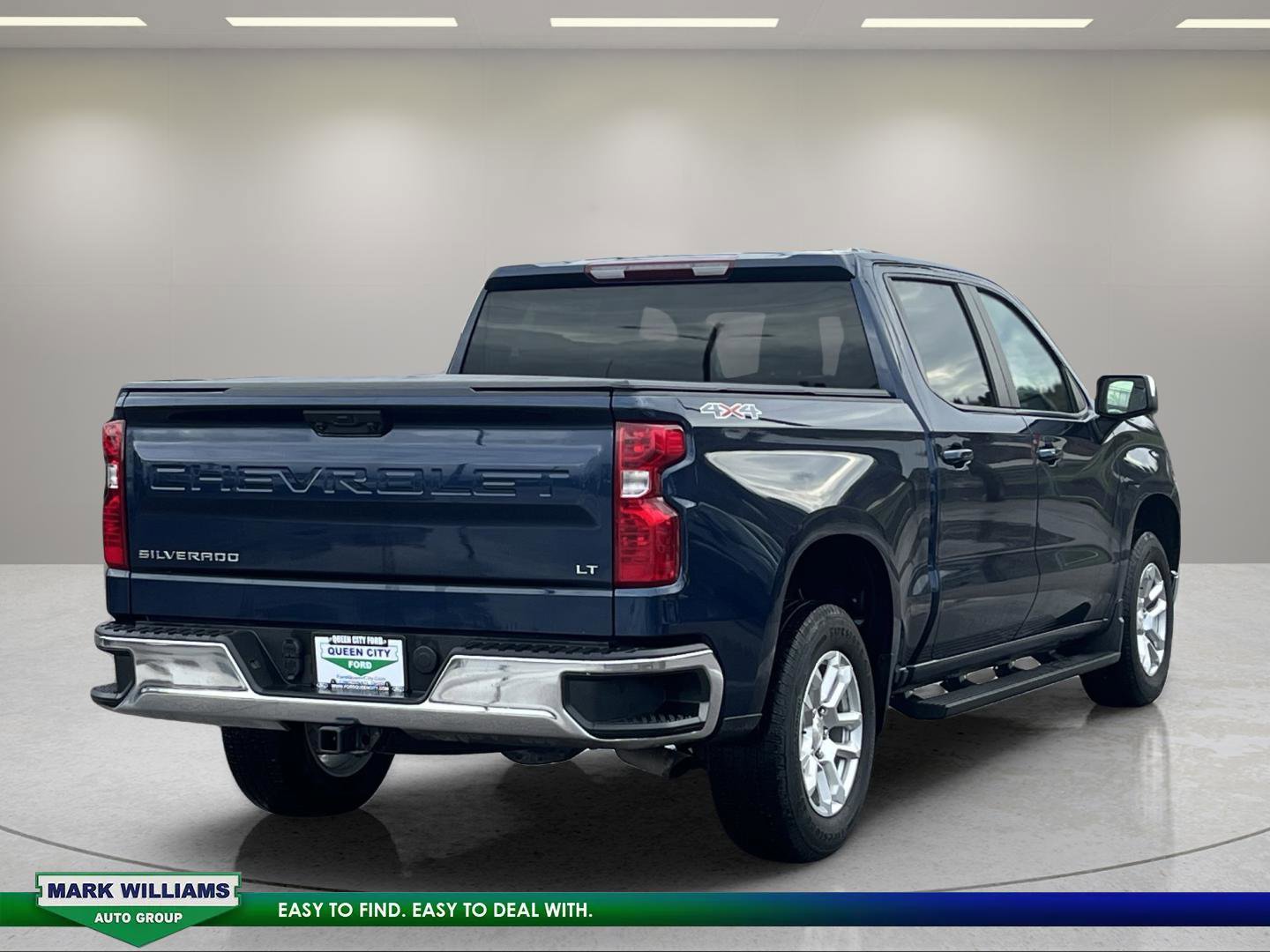 Used 2023 Chevrolet Silverado 1500 LT AWD/4WD image 3