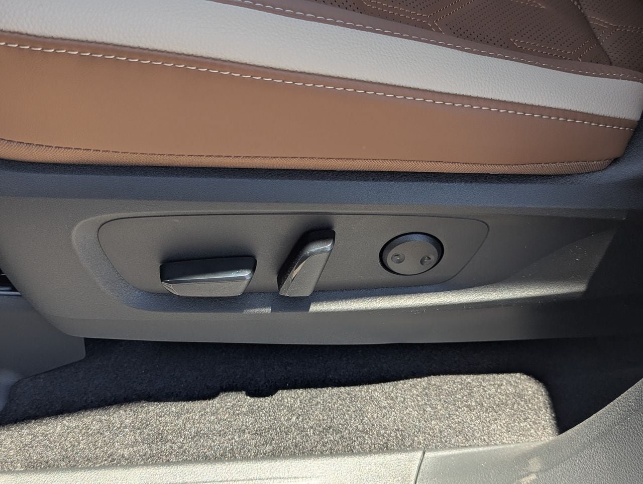 New 2026 Nissan Pathfinder Platinum FWD image 13