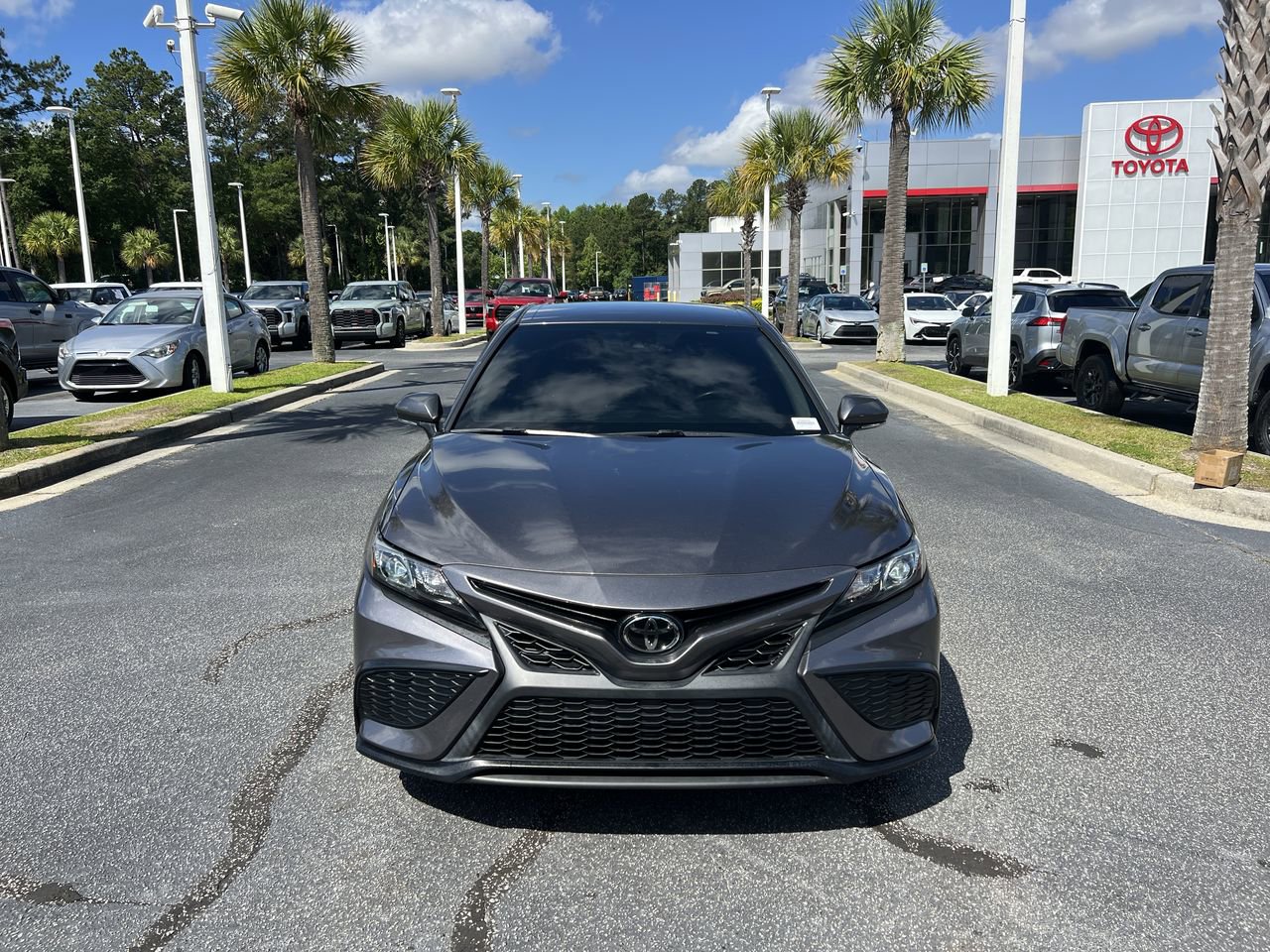 Used 2023 Toyota Camry SE FWD image 3