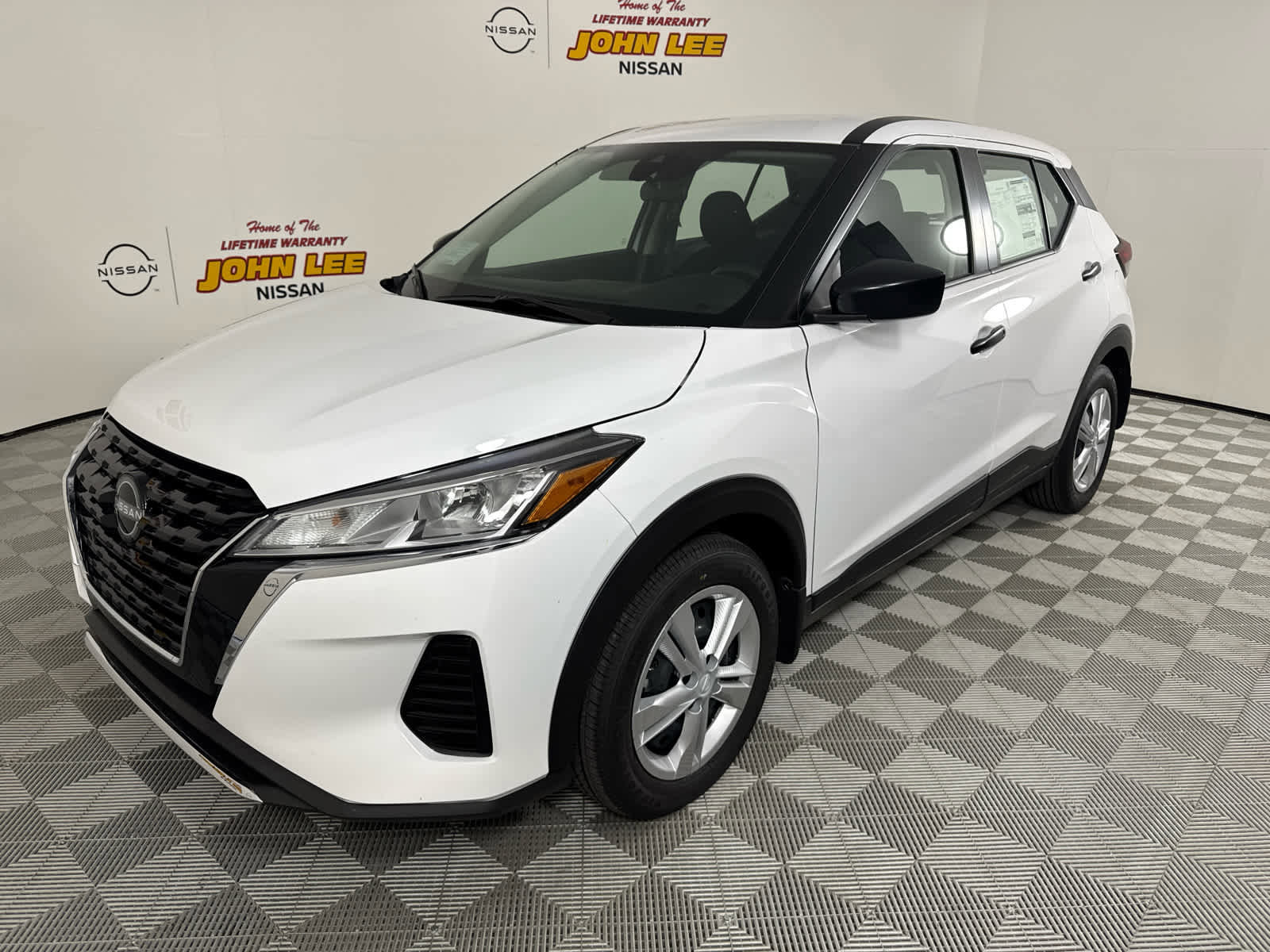 New 2025 Nissan Kicks Play S