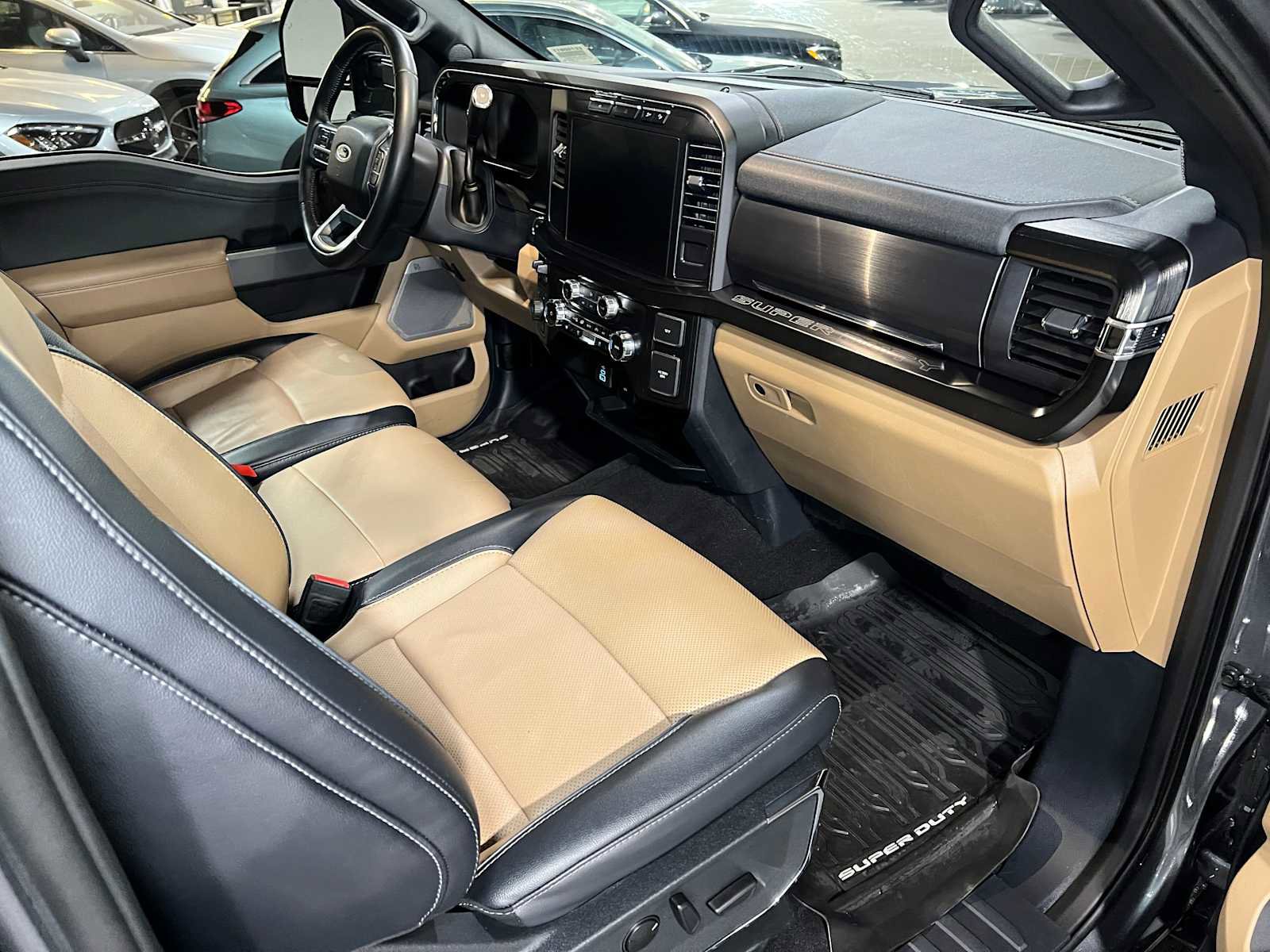 Used 2024 Ford F350 Lariat w/ Sport Appearance Package image 11