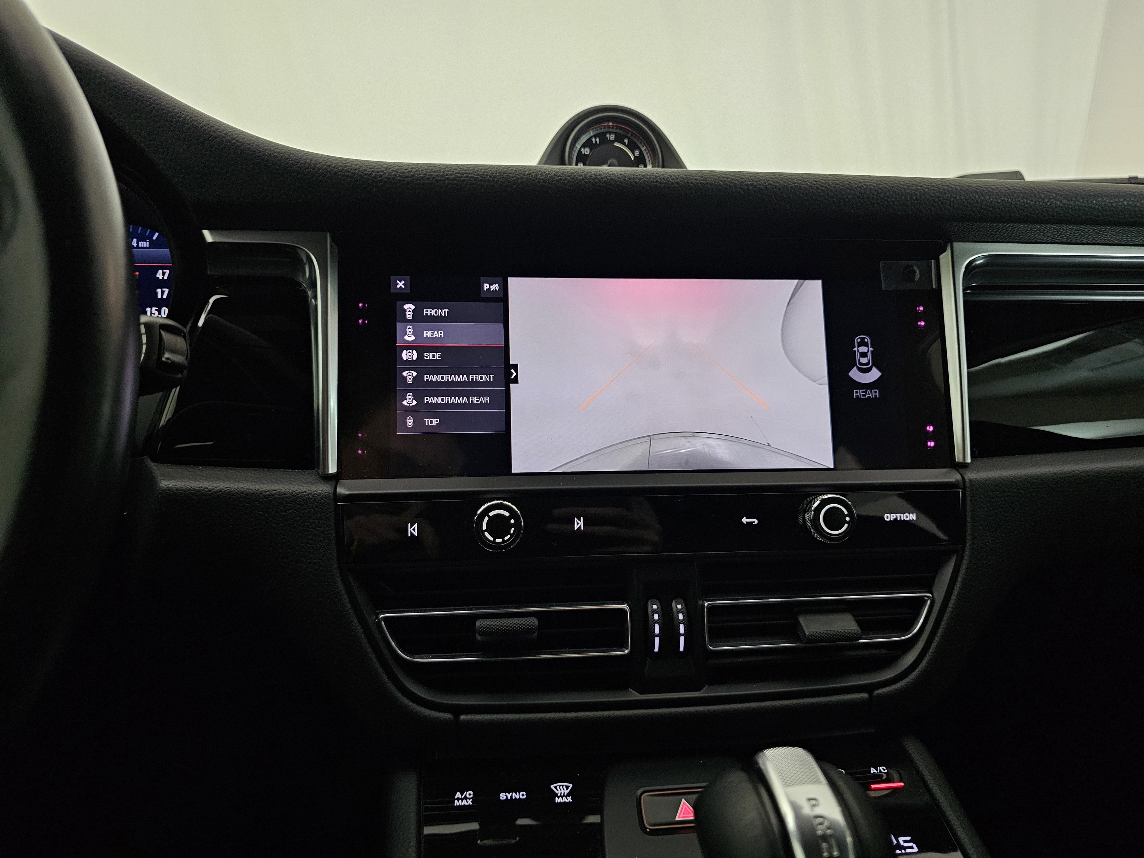 Used 2022 Porsche Macan image 38