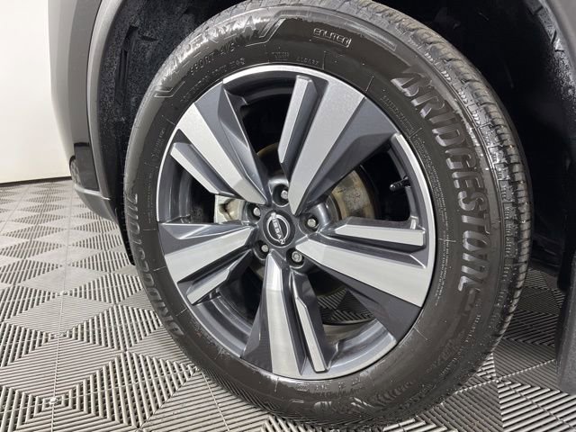 Used 2025 Nissan Rogue SL image 12