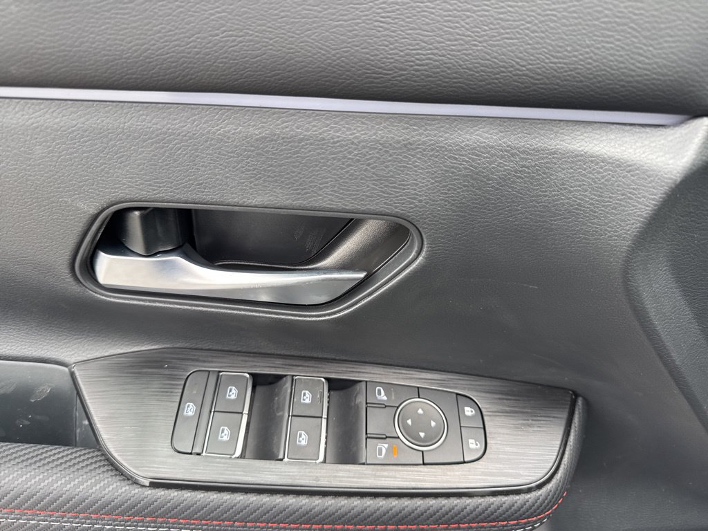 New 2026 Nissan Kicks SR w/ SR Premium Package FWD image 8