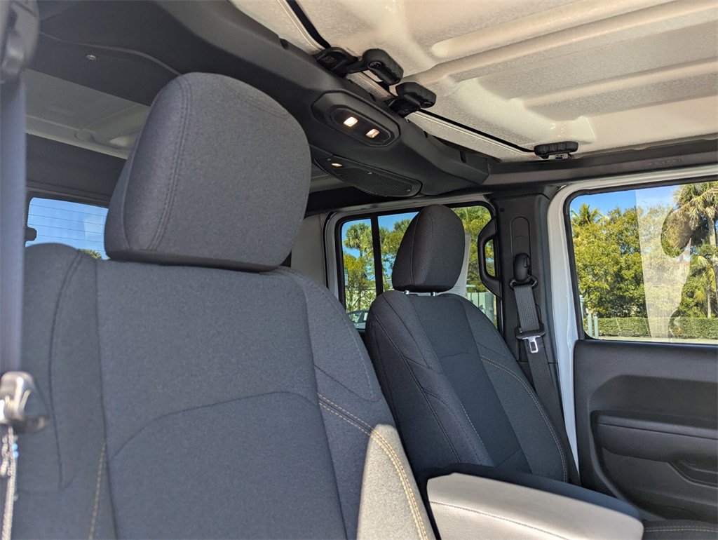 Used 2024 Jeep Gladiator Sport image 11