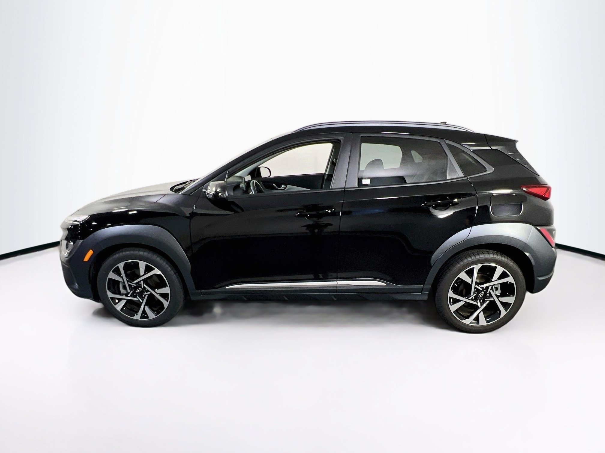 Used 2023 Hyundai Kona Limited w/ Cargo Package AWD/4WD image 8