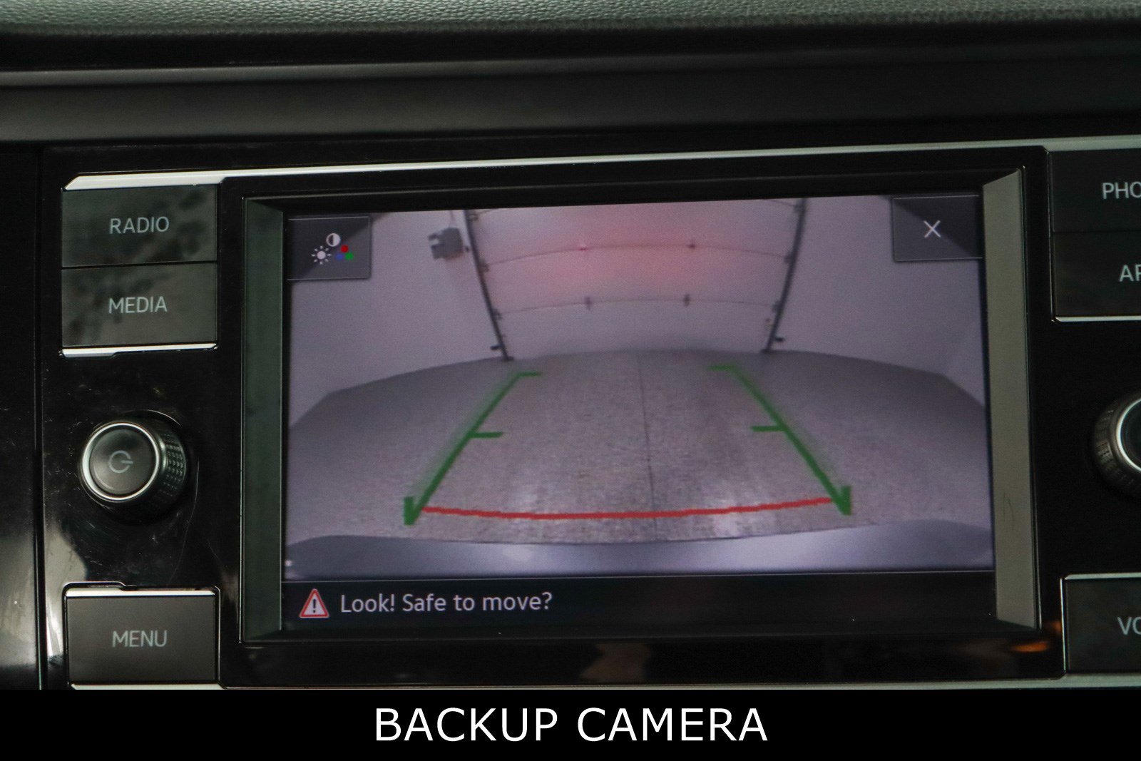 Used 2024 Volkswagen Jetta SE image 18