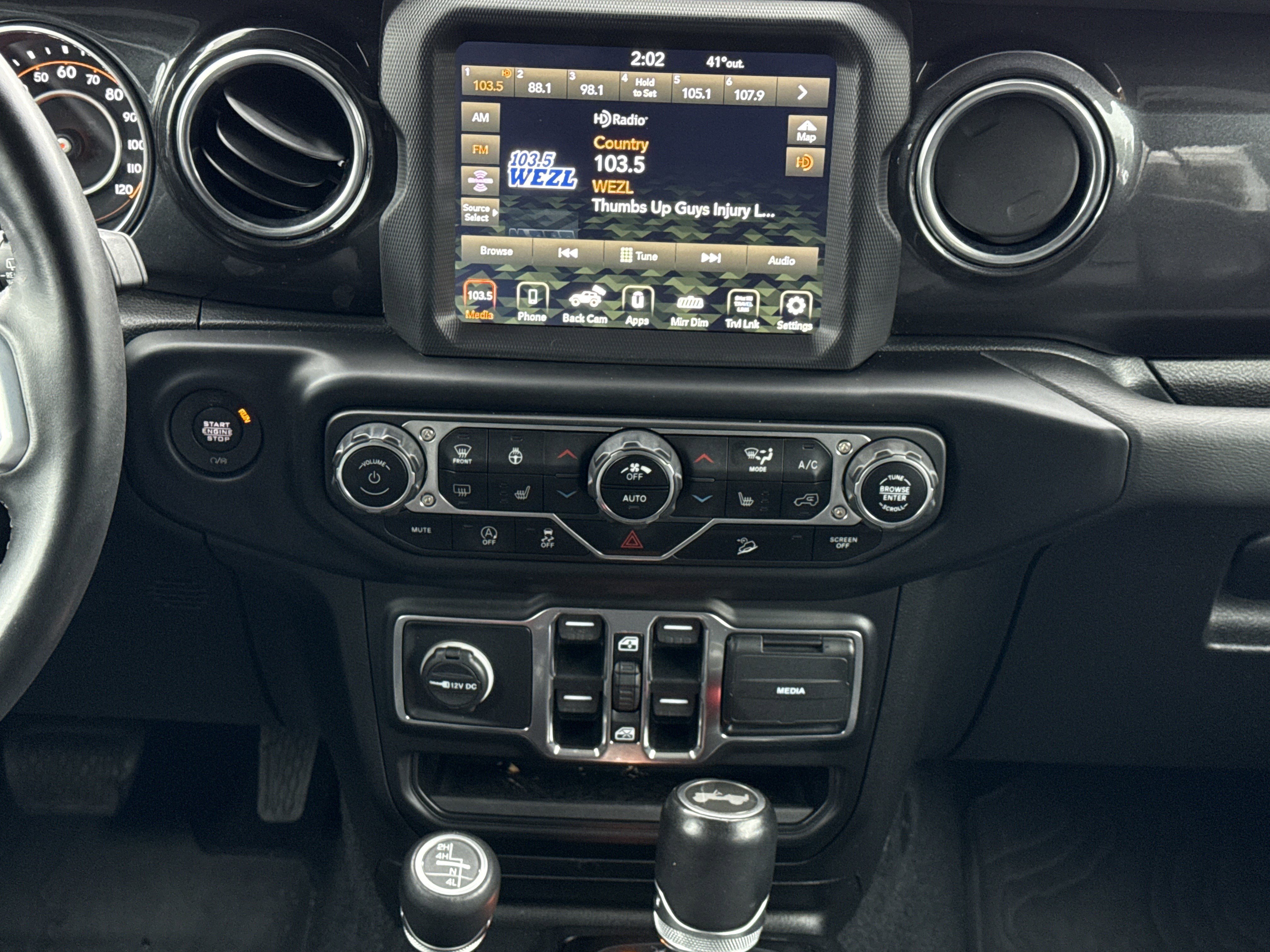 Used 2020 Jeep Wrangler Unlimited Sahara image 29