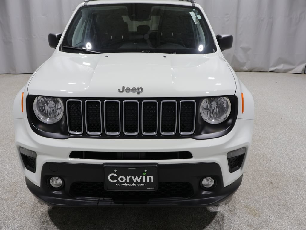 Certified 2023 Jeep Renegade Latitude w/ Premium Group AWD/4WD image 9