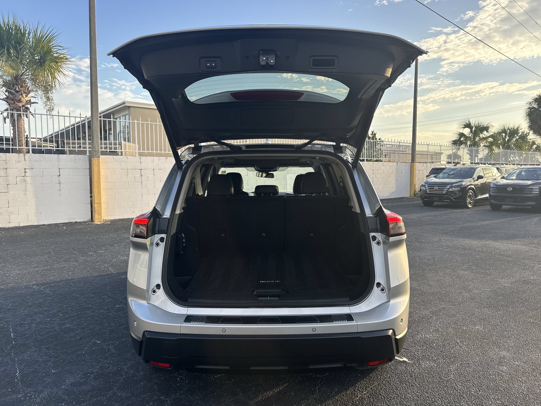 Used 2024 Nissan Rogue SV w/ SV Premium Package FWD image 13