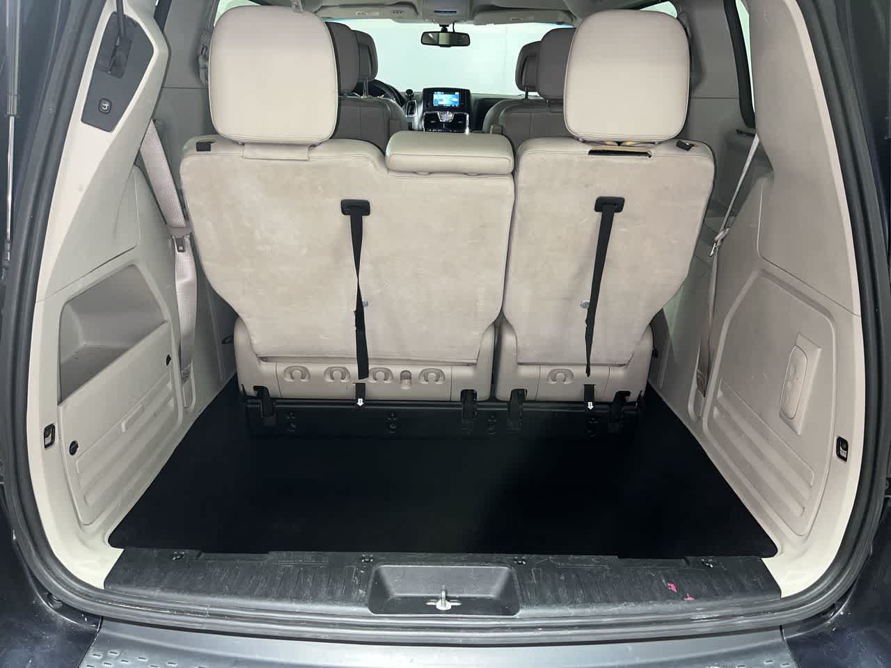 Used 2011 Chrysler Town & Country Touring-L w/ Entertainment Group #2 FWD image 28