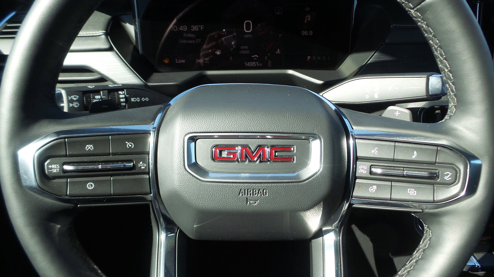 Used 2025 GMC Acadia Elevation AWD/4WD image 16