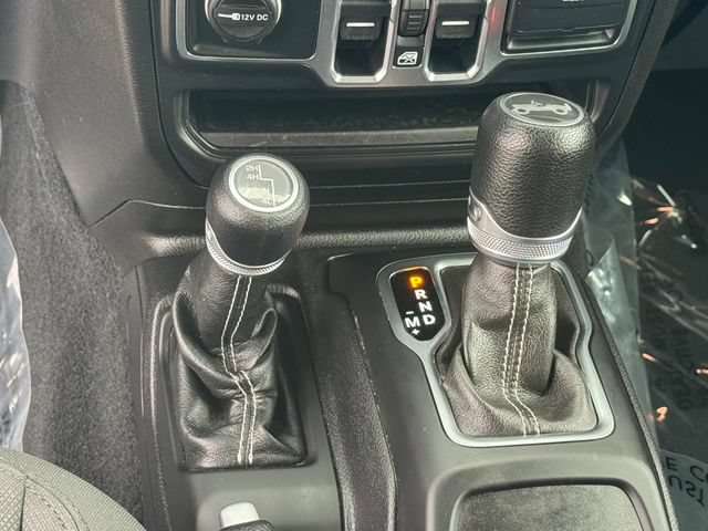 Used 2018 Jeep Wrangler Unlimited Sahara AWD/4WD image 20