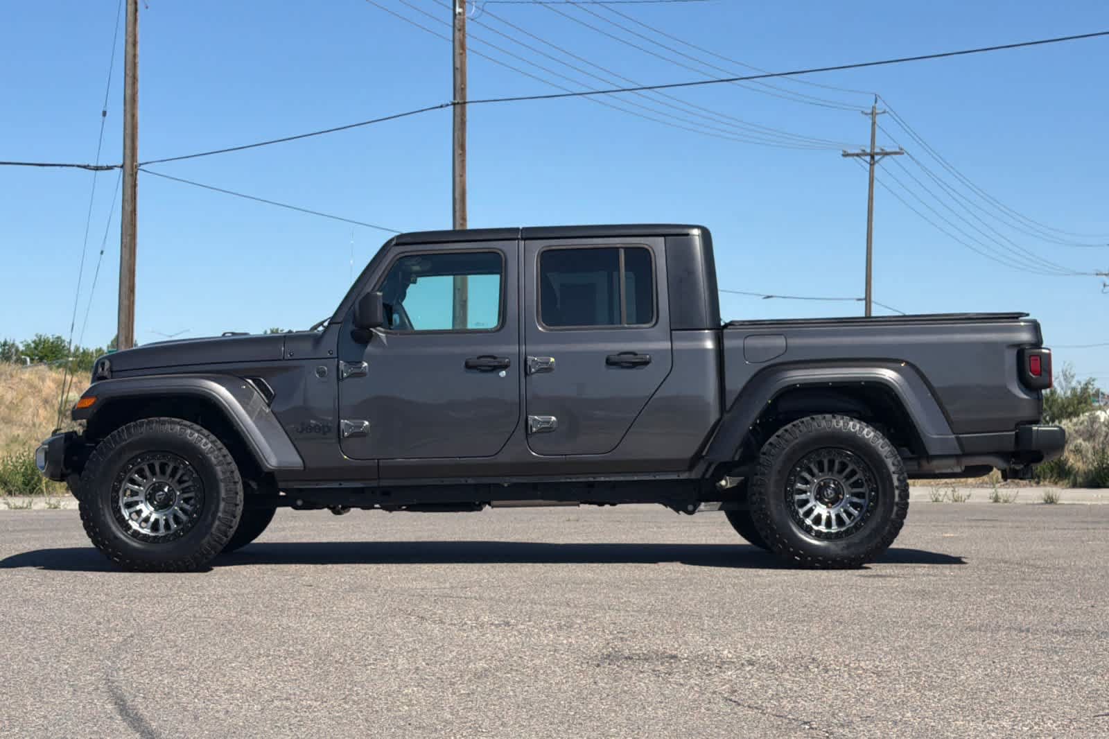 Used 2023 Jeep Gladiator Sport AWD/4WD image 5